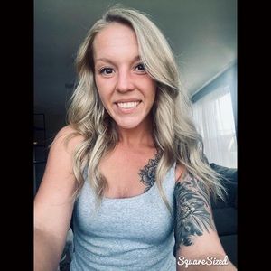 Meet your Posher, Alexis